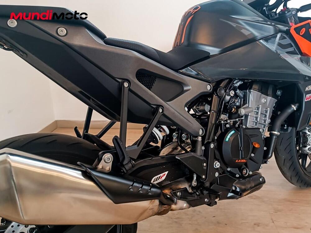 KTM 990 Duke R (2026) (4)