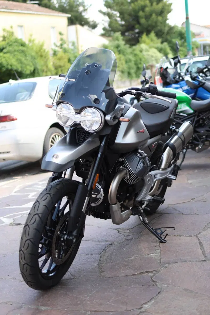 Moto Guzzi V85 Strada (2024 - 26) (4)