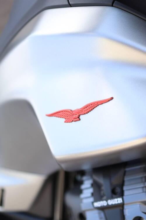 Moto Guzzi V85 Strada (2024 - 25) (5)