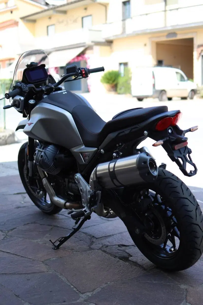 Moto Guzzi V85 Strada (2024 - 26) (11)