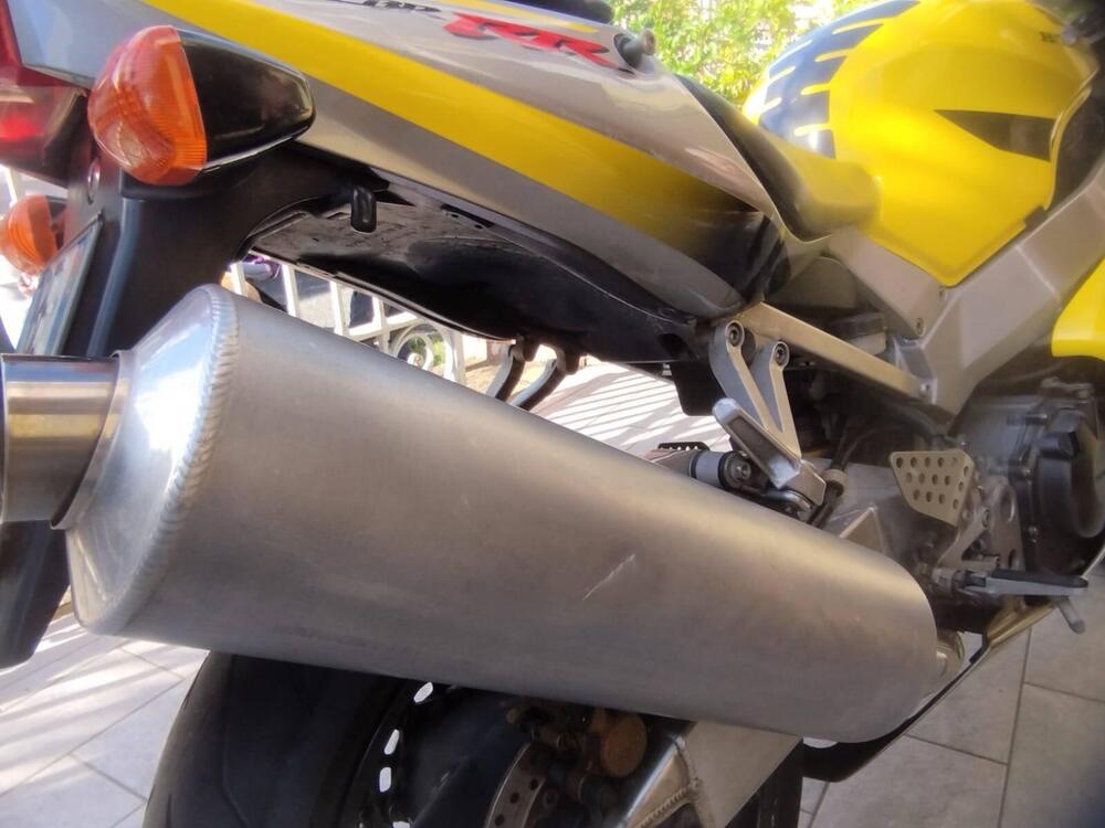 Honda CBR 900 RR Fireblade (2000 - 01) (5)