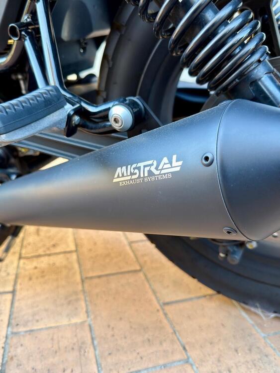 Moto Guzzi V7 Stone (2021 - 24) (3)