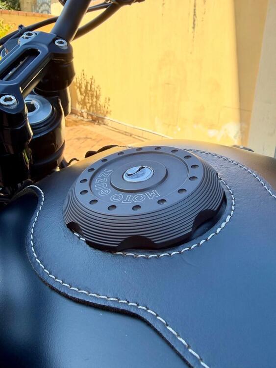 Moto Guzzi V7 Stone (2021 - 24) (4)