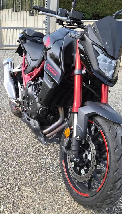 Honda CB 750 Hornet (2023 - 24) (4)