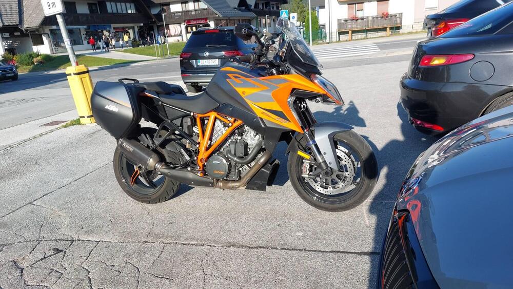 KTM 1290 Super Duke GT (2022 - 25) (2)