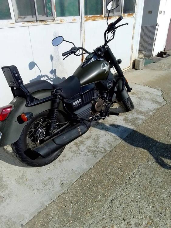 Um Italia Renegade Commando 125 (2019 - 22) (3)