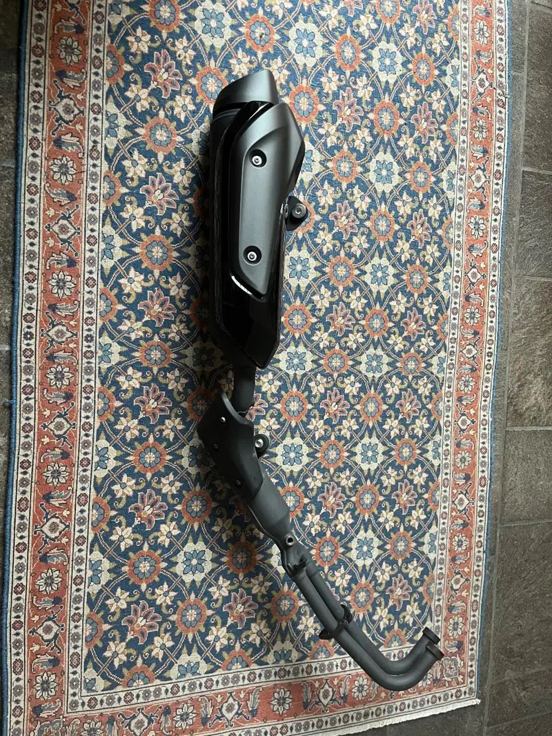 SCARICO ORIGINALE YAMAHA TMAX TECH MAX 2025 Akrapovic