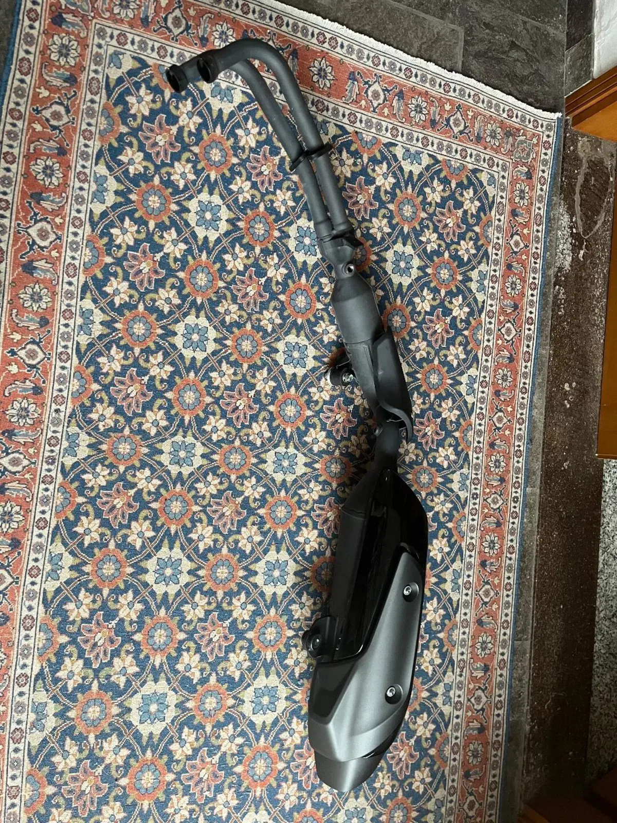SCARICO ORIGINALE YAMAHA TMAX TECH MAX 2025 Akrapovic (2)