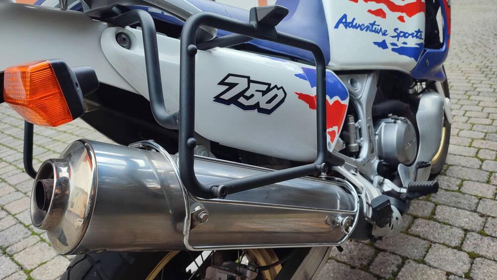 Honda Africa Twin XRV750  (5)