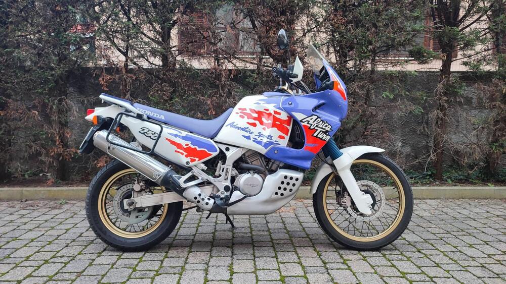 Honda Africa Twin XRV750  (2)