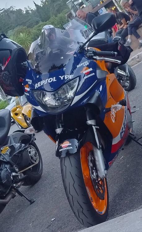 Honda CBR 600 F (1999 - 00) (3)