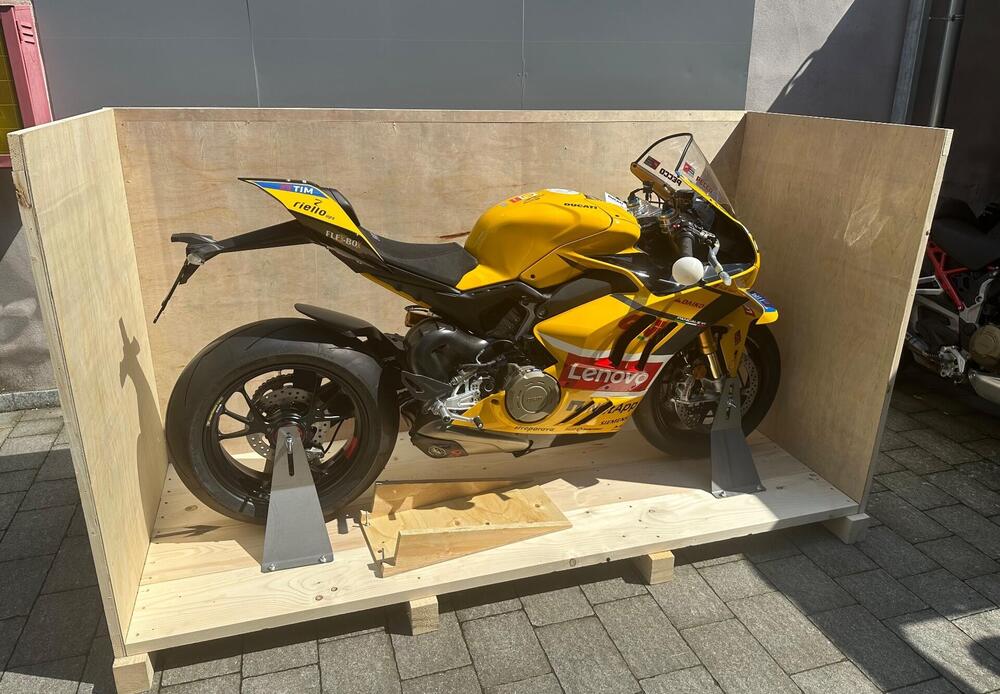 Ducati Panigale V4 Bagnaia 2023 World Champion Replica (2024) (2)