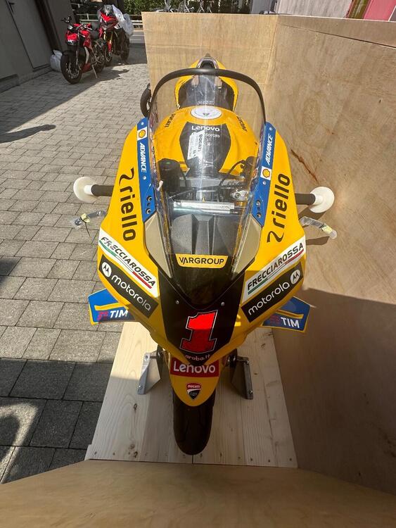 Ducati Panigale V4 Bagnaia 2023 World Champion Replica (2024) (3)