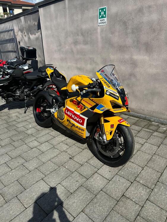 Ducati Panigale V4 Bagnaia 2023 World Champion Replica (2024) (4)