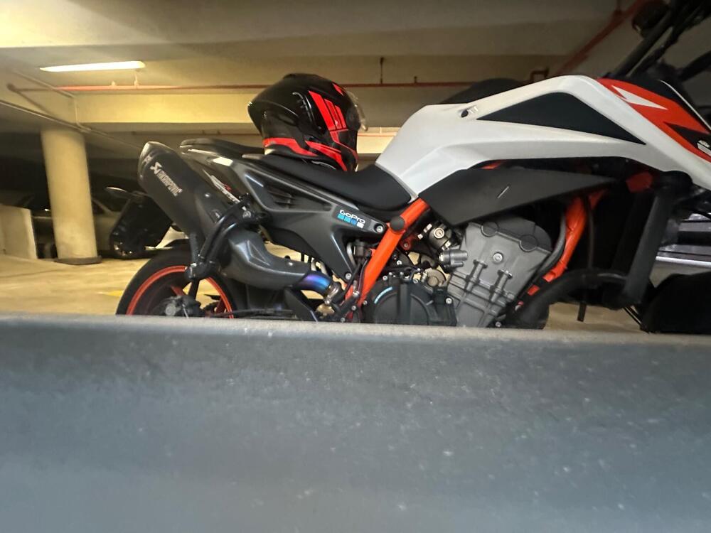 KTM 890 Duke R (2021) (4)