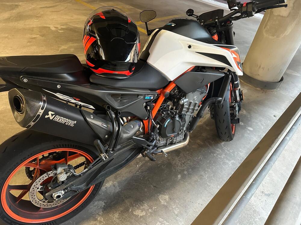 KTM 890 Duke R (2021) (5)