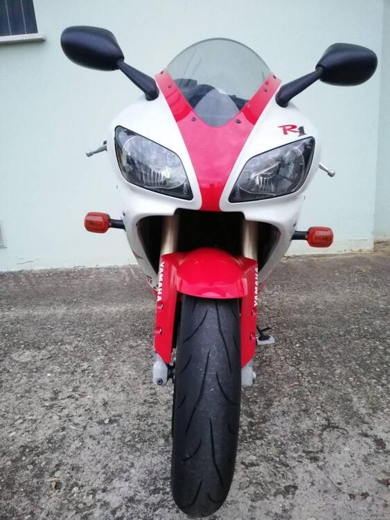 Yamaha R1 (3)
