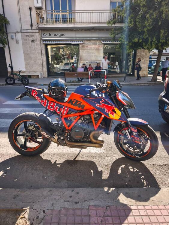 KTM 1290 Super Duke R (2021) (2)