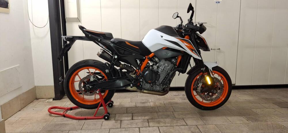 KTM 890 Duke R (2021)