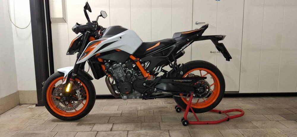 KTM 890 Duke R (2021) (2)