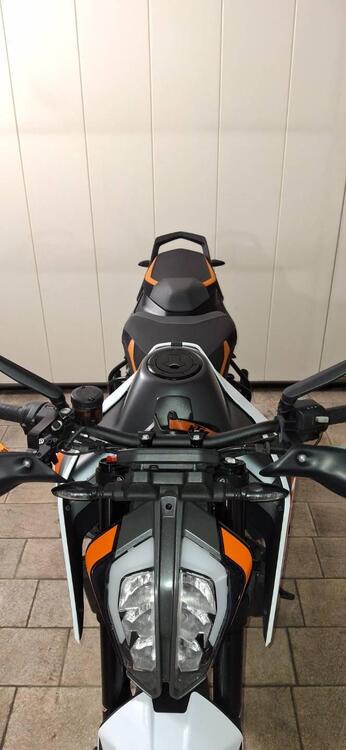 KTM 890 Duke R (2021) (4)