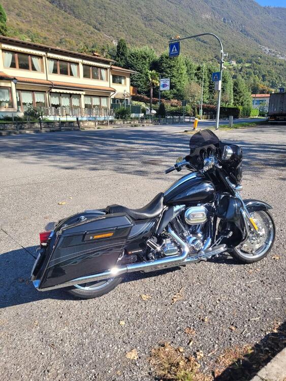 Harley-Davidson 1800 Street Glide (2012 - 13) - FLSTSE (2)