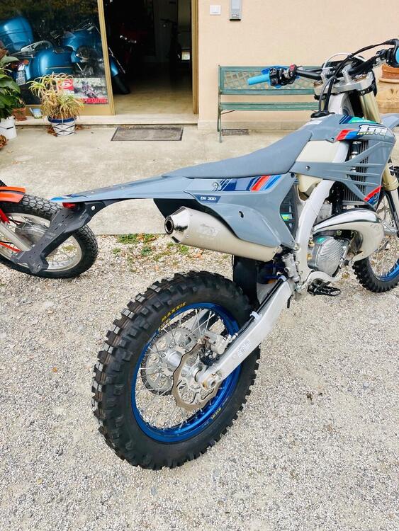 Tm Moto EN 300 Fi ES 2T (2026) (2)
