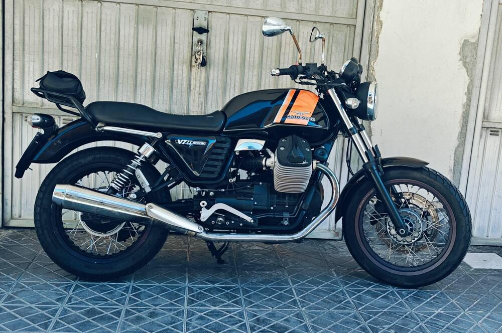 Moto Guzzi V7 II Special (2015 - 17) (3)