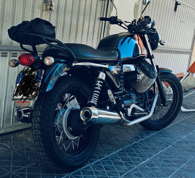 Moto Guzzi V7 II Special (2015 - 17) (4)