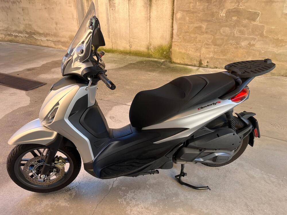 Piaggio Beverly 300 S (2021) (2)