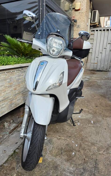 Piaggio Beverly 300 i.e. ABS-ASR (2016 - 20) (2)