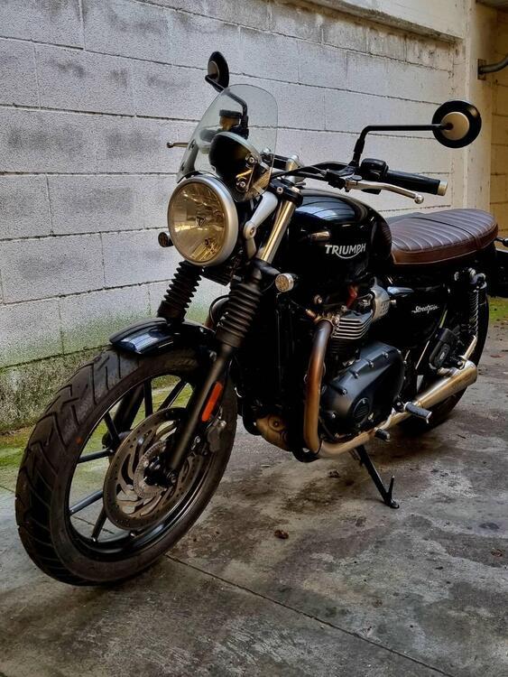 Triumph Street Twin 900 (2016) (2)