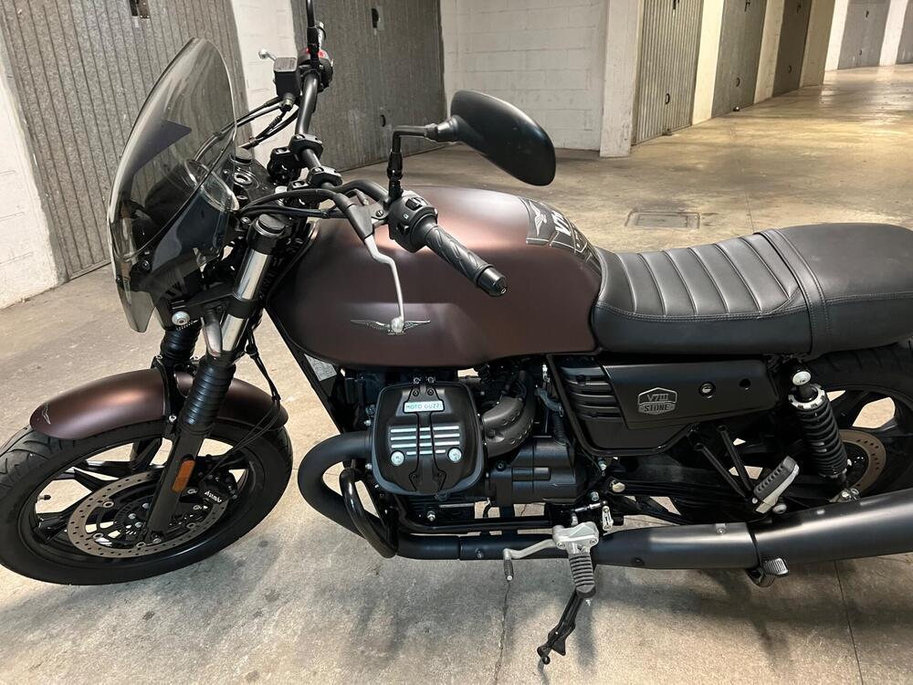 Moto Guzzi V7 III Stone Night Pack (2019 - 20) (2)
