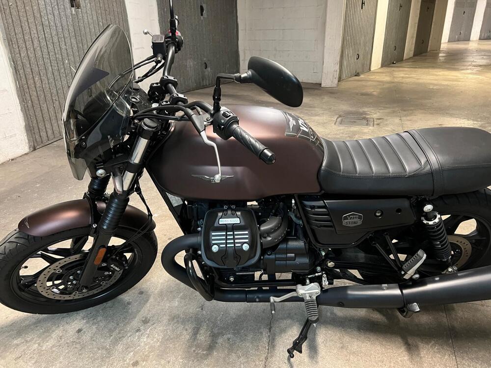 Moto Guzzi V7 III Stone Night Pack (2019 - 20) (4)
