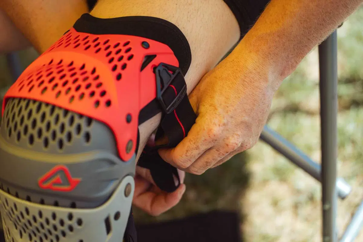 Nuovo ginocchiera Impact PRO Acerbis (4)