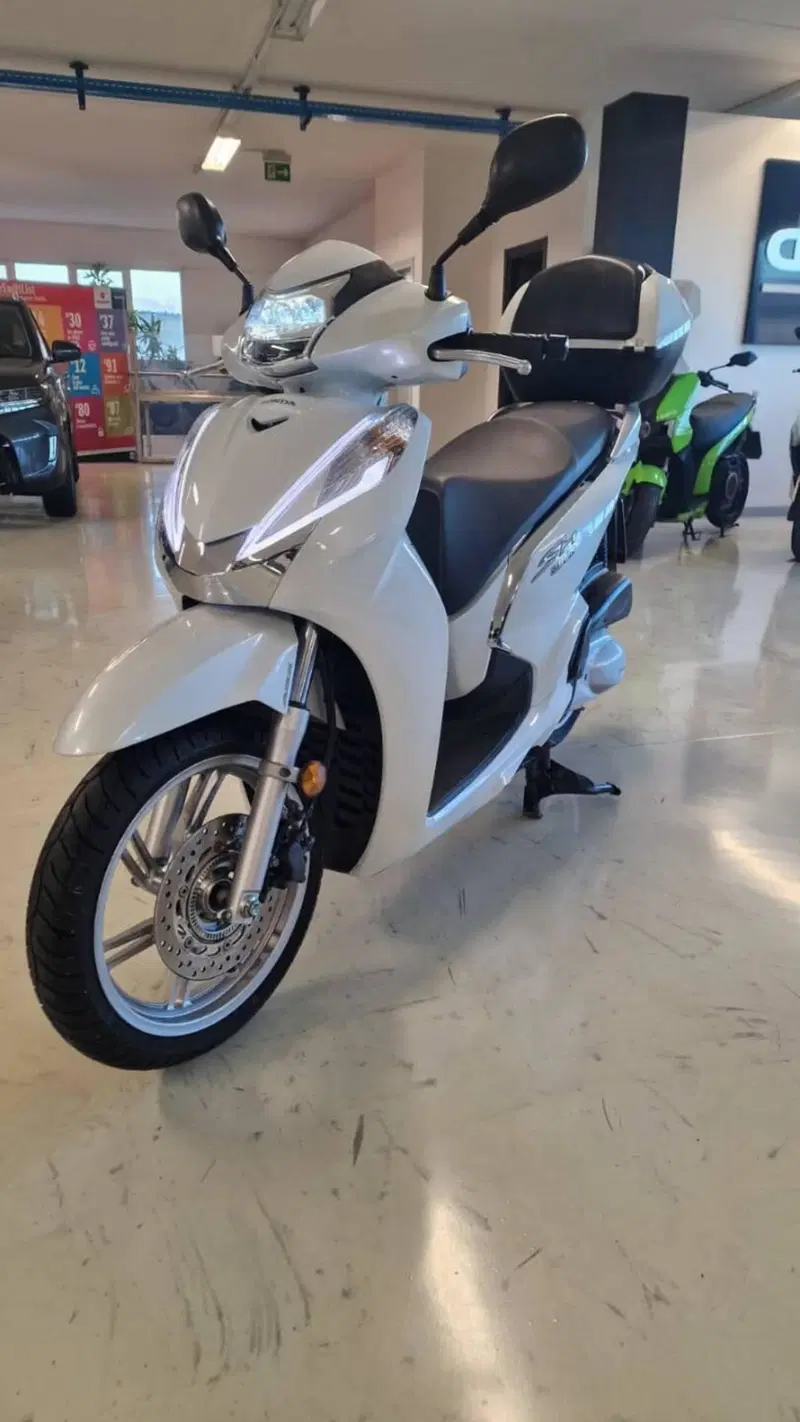 Honda SH 300 i ABS (2016 - 20) (2)