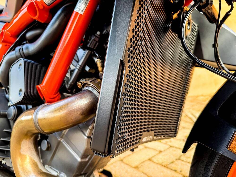 KTM 1290 Super Duke R (2021) (5)