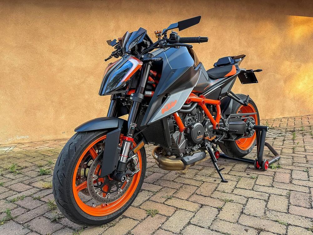 KTM 1290 Super Duke R (2021) (2)