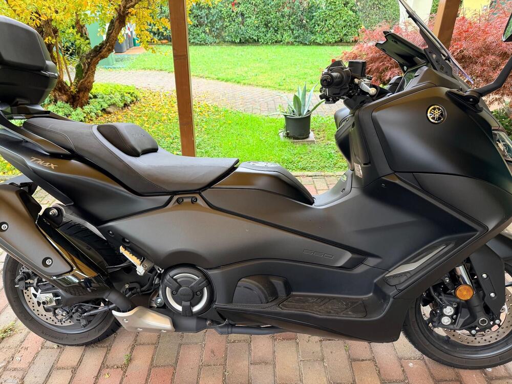 Yamaha T-Max 560 (2022 - 24) (4)