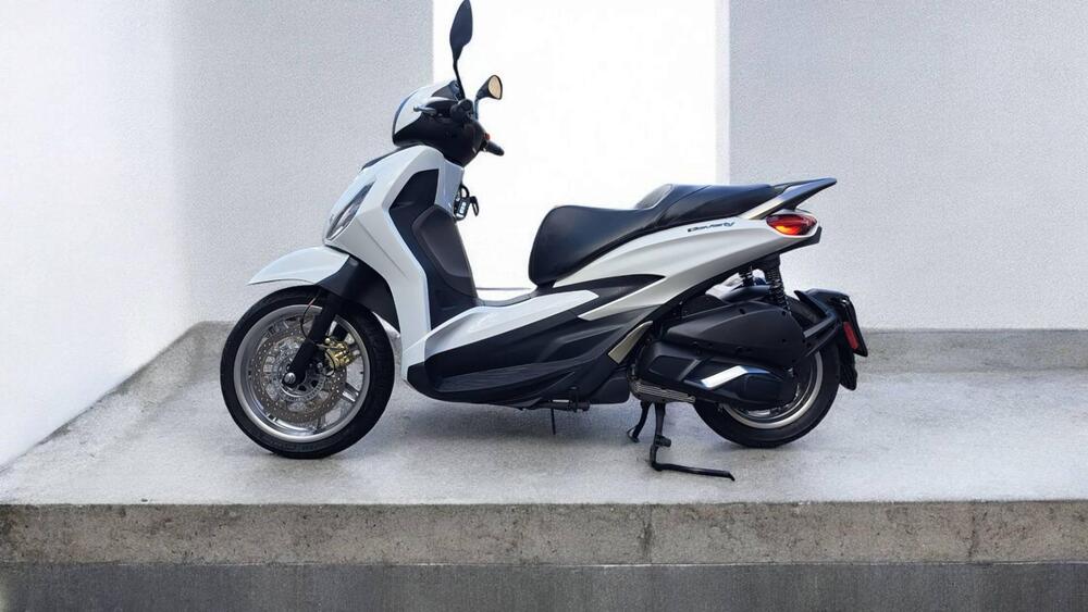 Piaggio Beverly 300 ABS-ASR (2021 - 25) (2)