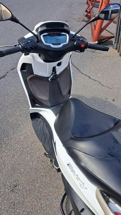 Piaggio Beverly 300 ABS-ASR (2021 - 25) (4)