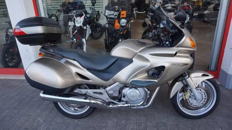 Honda Deauville 650 (1998 - 01) (2)