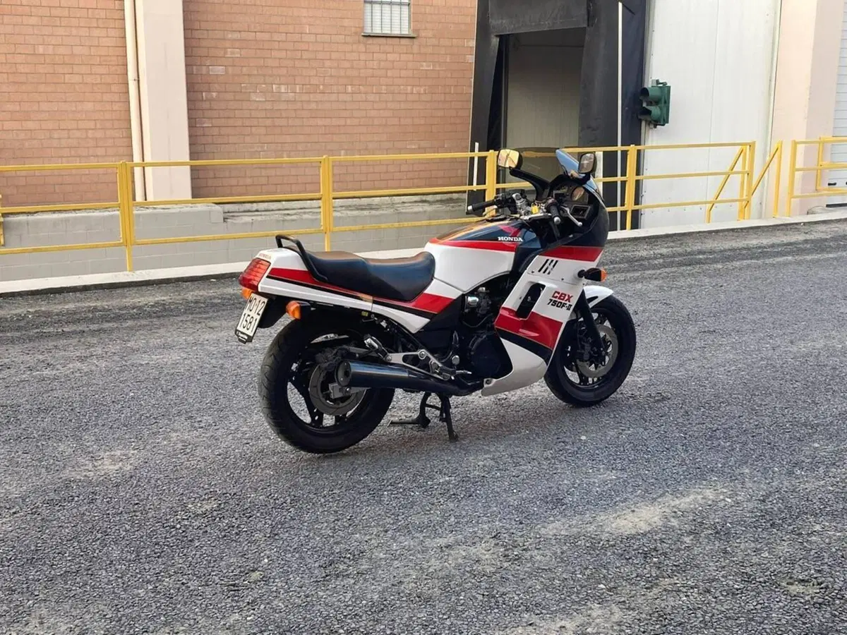 Honda CBX750F - II (5)