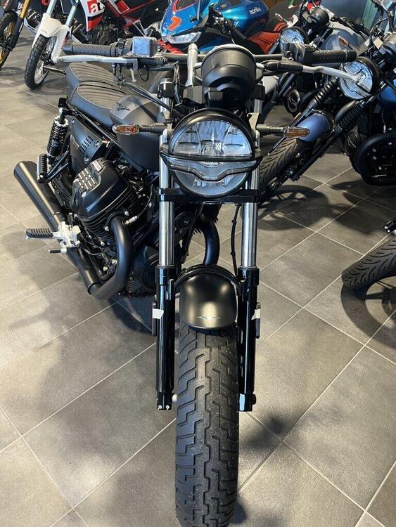 Moto Guzzi V9 Bobber (2021 - 25) (2)