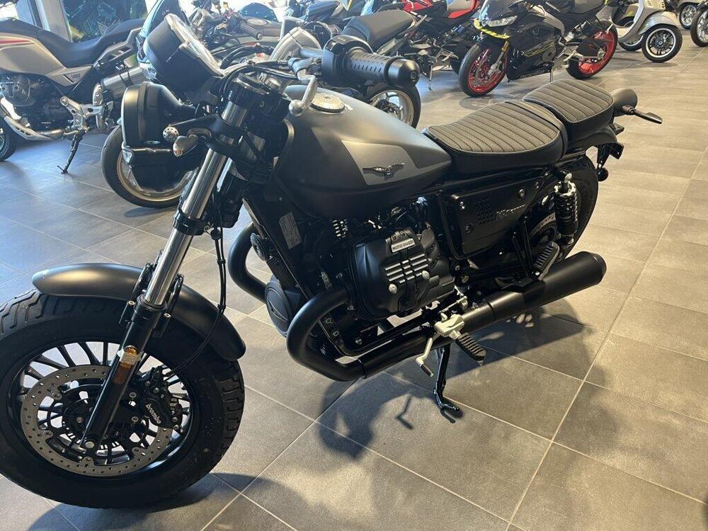 Moto Guzzi V9 Bobber (2021 - 25) (3)