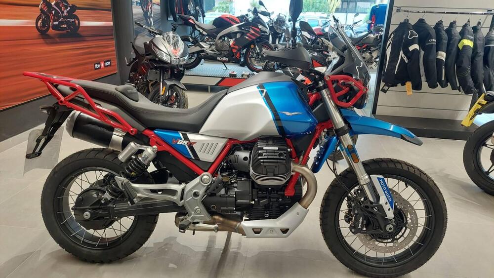 Moto Guzzi V85 TT Evocative Graphics (2021 - 23)