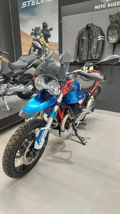 Moto Guzzi V85 TT Evocative Graphics (2021 - 23) (2)