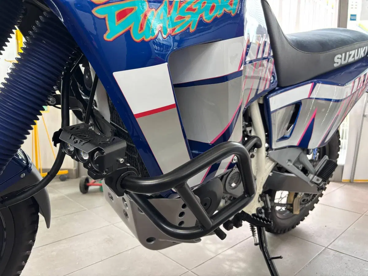 Suzuki DR Big 800 S (5)