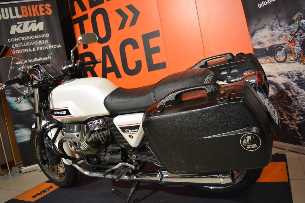 Moto Guzzi V7 Classic (2008 - 12) (4)