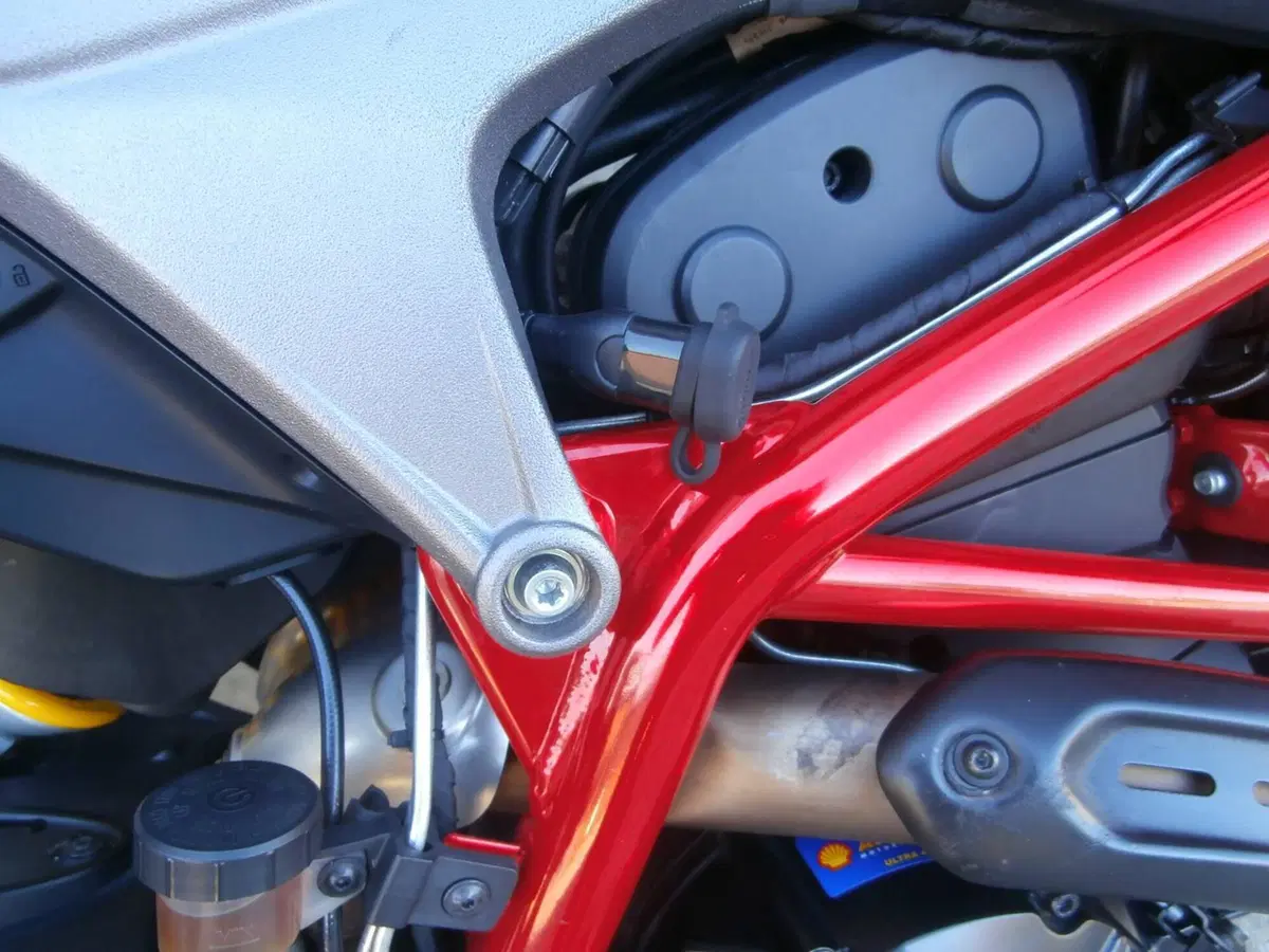 Ducati Hyperstrada 821 (2013 - 15) (11)